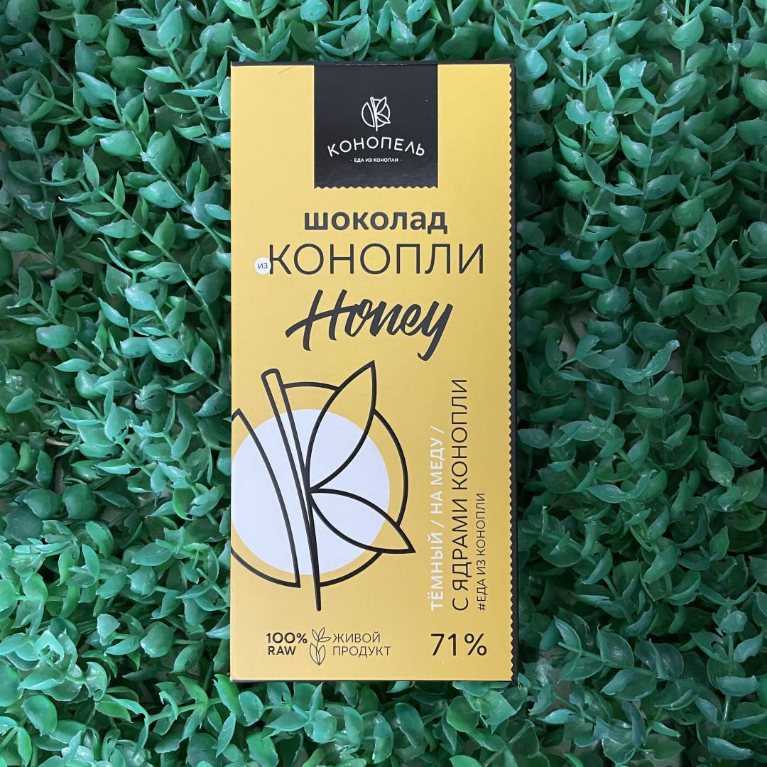 Купить онлайн Шоколад горький на меду с ядрами конопли Honey, 80г в интернет-магазине Беришка с доставкой по Хабаровску и по России недорого.